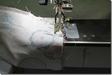 fabric on sewing machine - market tag thing a ma jig tutorial by hugs n kisses